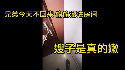 在好久没见的哥们家留宿给他戴绿帽