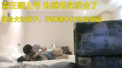 69姿势舔逼抬腿猛操，操的妹子大叫后入大屁股一下下撞击